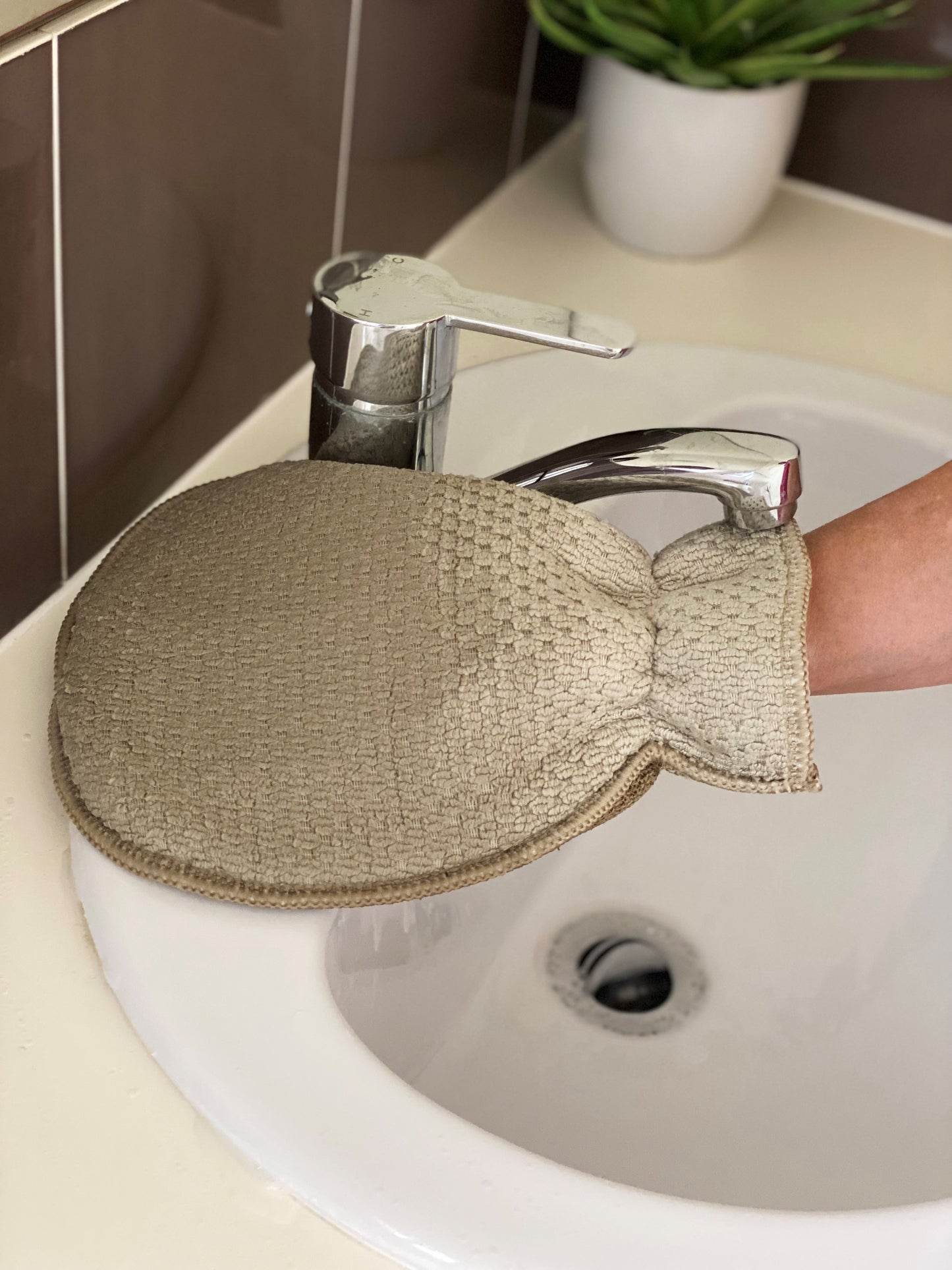 White Magic Eco Cloth Bathroom Glove